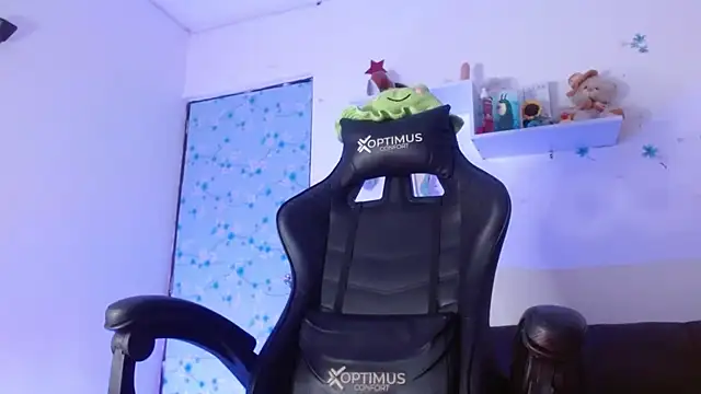 Snapshot of miss_valery2 chatting on 02-11-26, 01:54 miss valery2 online show from 02-11-26, 01:54