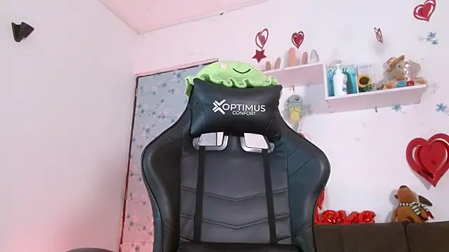 Snapshot of miss_valery2 chatting on 02-21-26, 01:17 miss valery2 online show from 02-21-26, 01:17