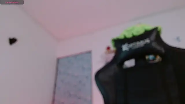 Snapshot of miss_valery2 chatting on 03-23-26, 04:27 miss valery2 online show from 03-23-26, 04:27