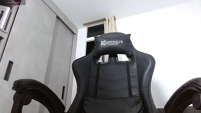 Snapshot of miss_valery2 chatting on 04-10-26, 05:23 miss valery2 online show from 04-10-26, 05:23