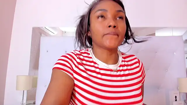 Isla Scott online show from 12-22-25, 11:18