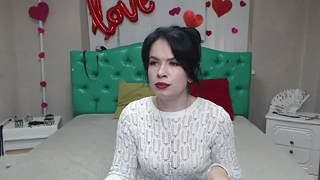 JasmineKouch online show from 04-11-26, 07:45