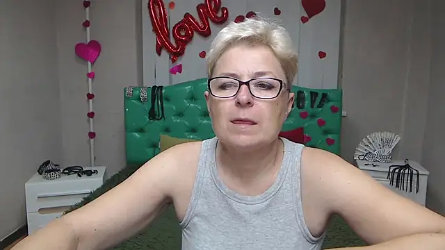 EmiliaGree online show from 09-26-25, 05:06