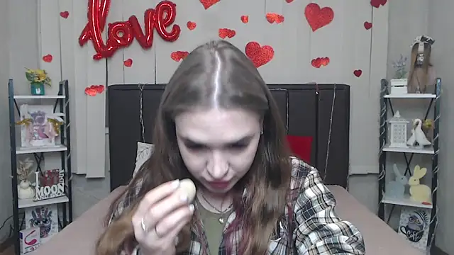 LauraHlot online show from 03-11-26, 06:25