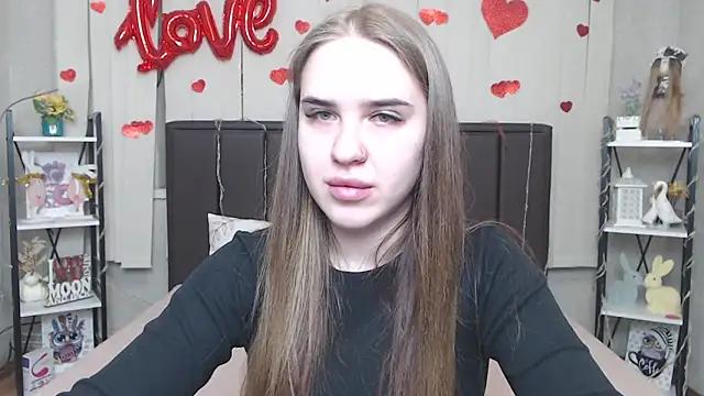 LauraHlot online show from 04-08-26, 06:02