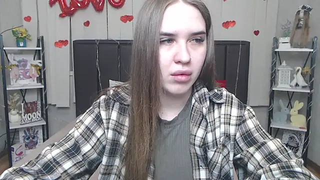 LauraHlot online show from 04-12-26, 05:40