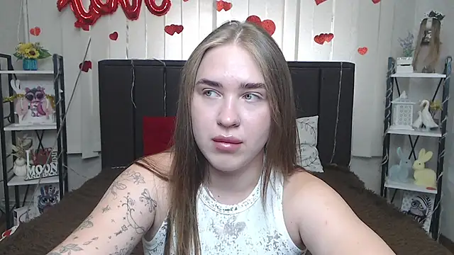 LauraHlot online show from 07-08-26, 05:45