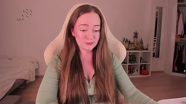 WalkingGirl online show from 12-13-25, 08:47