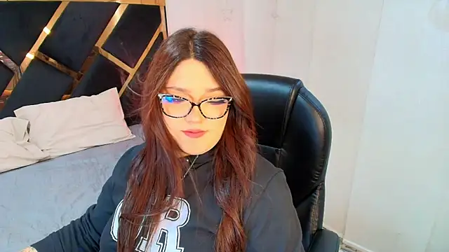 Camiila Osorio online show from 04-20-26, 07:37