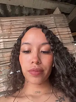 Snapshot of MarieLeon chatting on 12-18-25, 09:32 MarieLeon online show from 12-18-25, 09:32