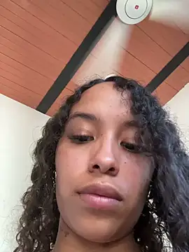 Snapshot of MarieLeon chatting on 01-06-26, 08:45 MarieLeon online show from 01-06-26, 08:45