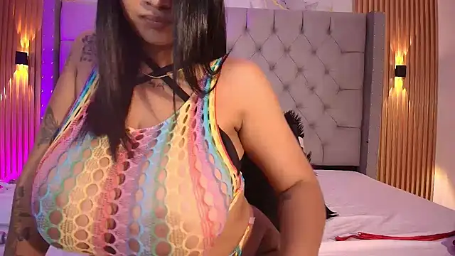Snapshot of La_indiia chatting on 06-22-26, 12:57 La indiia online show from 06-22-26, 12:57
