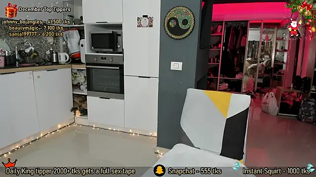 AmySuperHeroes online show from 12-19-25, 08:43