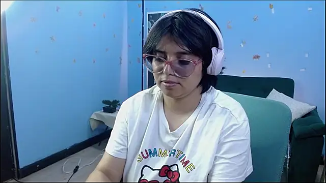 Snapshot of X_CHERRY_XX chatting on 06-05-26, 01:34 X CHERRY XX online show from 06-05-26, 01:34