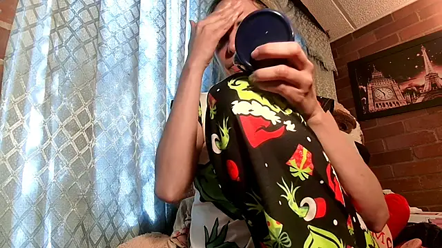 Snapshot of ValeriaLacrozee chatting on 12-14-25, 04:34 ValeriaLacrozee online show from 12-14-25, 04:34