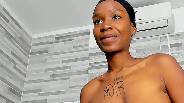 Snapshot of ebony_march chatting on 09-19-25, 07:03 ebony march online show from 09-19-25, 07:03