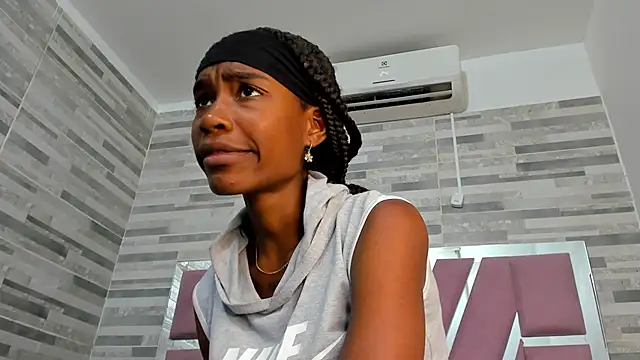 Snapshot of ebony_march chatting on 10-19-25, 05:46 ebony march online show from 10-19-25, 05:46