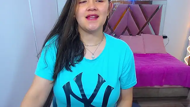 Snapshot of Krysstal_tay chatting on 12-18-24, 12:07 Krysstal tay online show from 12-18-24, 12:07