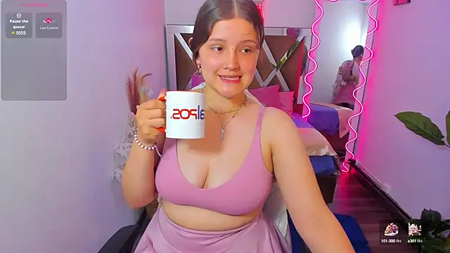 Snapshot of Krysstal_tay chatting on 12-21-24, 03:09 Krysstal tay online show from 12-21-24, 03:09