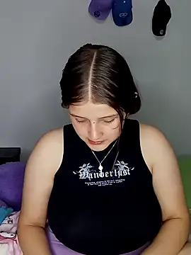 Snapshot of Krysstal_tay chatting on 02-06-25, 10:21 Krysstal tay online show from 02-06-25, 10:21