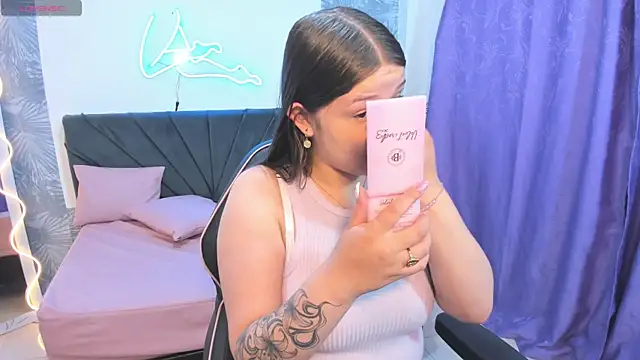 Snapshot of Krysstal_tay chatting on 04-14-26, 12:11 Krysstal tay online show from 04-14-26, 12:11