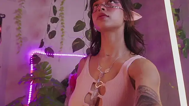 Snapshot of Kitty_arts chatting on 12-05-24, 08:00 Kitty arts online show from 12-05-24, 08:00