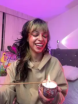 Snapshot of Kitty_arts chatting on 03-16-25, 03:39 Kitty arts online show from 03-16-25, 03:39