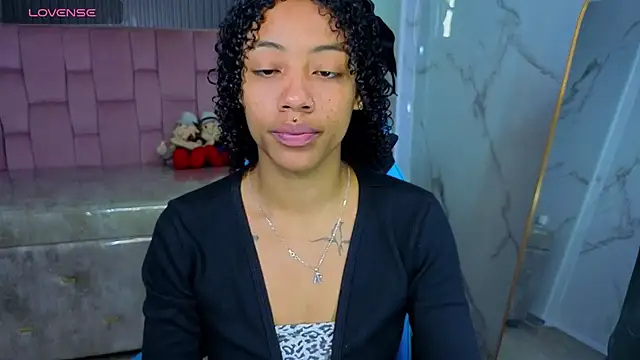 Snapshot of Violeth_b chatting on 06-13-26, 01:20 Violeth b online show from 06-13-26, 01:20