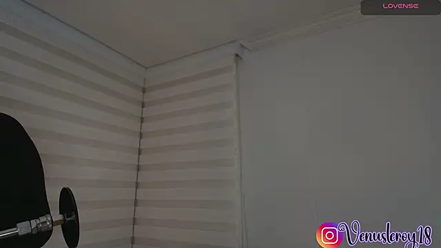 venusleroy  online show from 10-24-25, 11:12