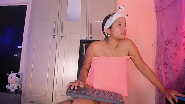 dafnezahiraa  online show from 05-23-26, 07:40