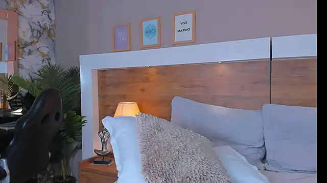 EmaBakker online show from 04-25-26, 01:41