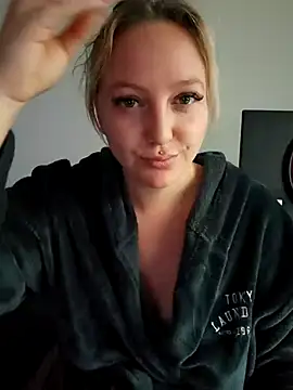 Snapshot of Milas_Dreams chatting on 09-22-25, 06:37 Milas Dreams online show from 09-22-25, 06:37