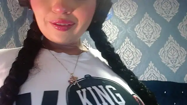 Sofiacowperx online show from 06-04-26, 09:32