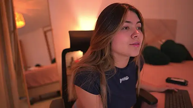 Lau Bee online show from 04-08-26, 07:36