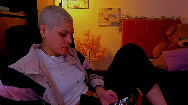 Charlee pink online show from 04-06-26, 05:08