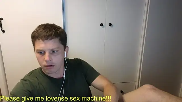 Snapshot of BigL0ve chatting on 07-06-26, 12:35 BigL0ve online show from 07-06-26, 12:35