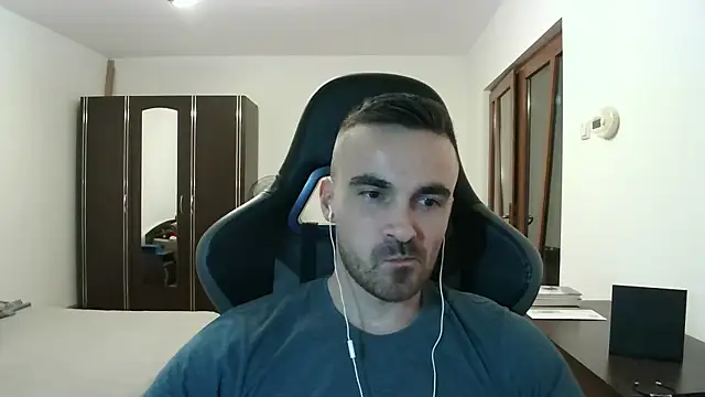 Snapshot of mu5clemania2 chatting on 12-22-25, 06:49 mu5clemania2 online show from 12-22-25, 06:49