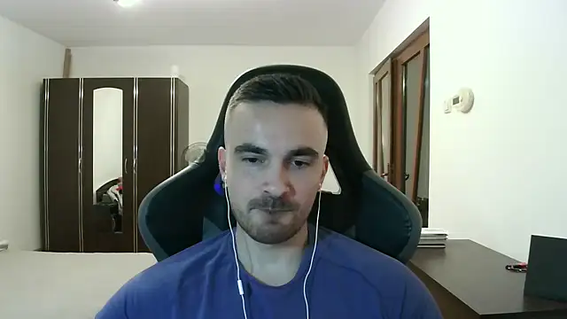 Snapshot of mu5clemania2 chatting on 02-06-26, 08:23 mu5clemania2 online show from 02-06-26, 08:23