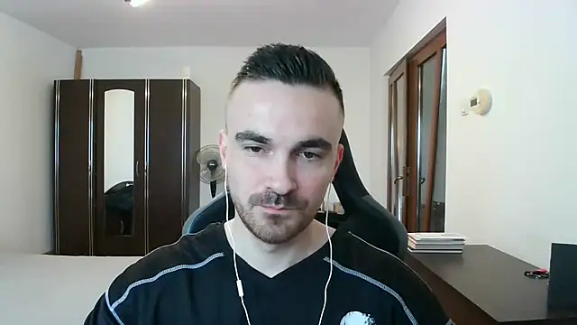 Snapshot of mu5clemania2 chatting on 02-08-26, 08:40 mu5clemania2 online show from 02-08-26, 08:40