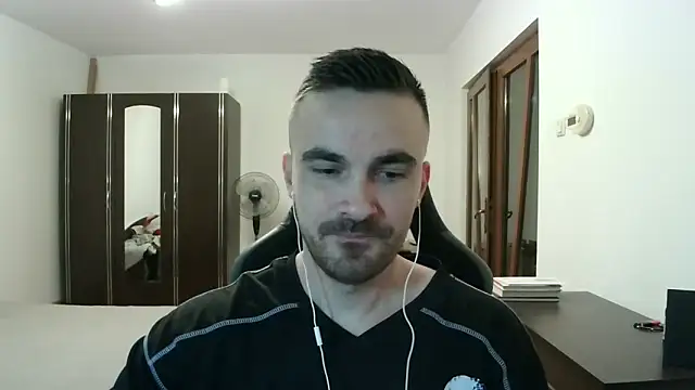 Snapshot of mu5clemania2 chatting on 02-08-26, 08:45 mu5clemania2 online show from 02-08-26, 08:45