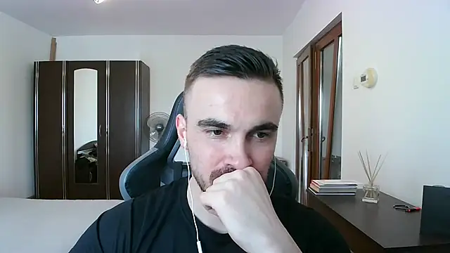 Snapshot of mu5clemania2 chatting on 02-13-26, 01:18 mu5clemania2 online show from 02-13-26, 01:18