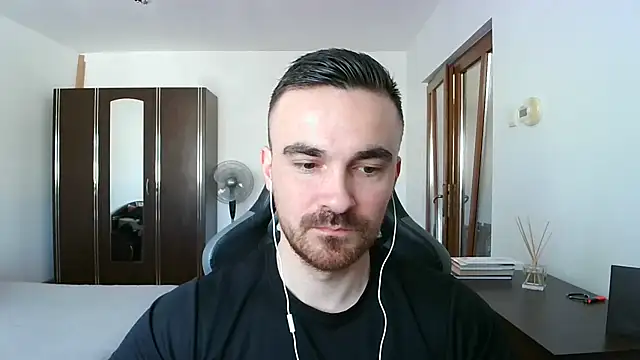 Snapshot of mu5clemania2 chatting on 02-14-26, 09:28 mu5clemania2 online show from 02-14-26, 09:28