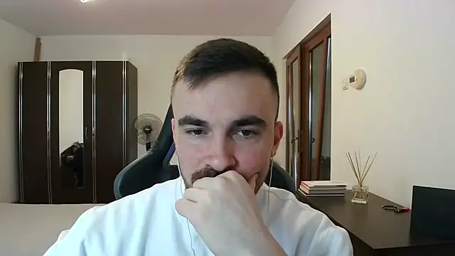 Snapshot of mu5clemania2 chatting on 02-15-26, 08:35 mu5clemania2 online show from 02-15-26, 08:35