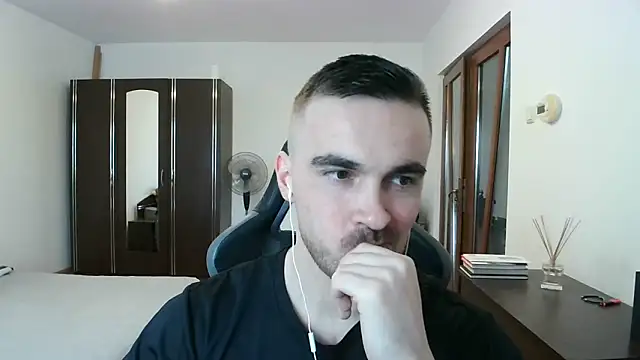 Snapshot of mu5clemania2 chatting on 02-24-26, 12:47 mu5clemania2 online show from 02-24-26, 12:47