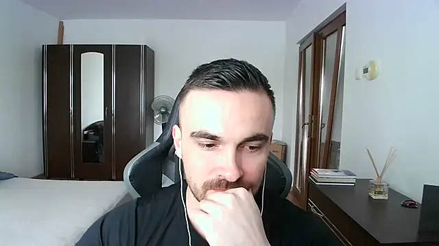 Snapshot of mu5clemania2 chatting on 03-18-26, 10:40 mu5clemania2 online show from 03-18-26, 10:40