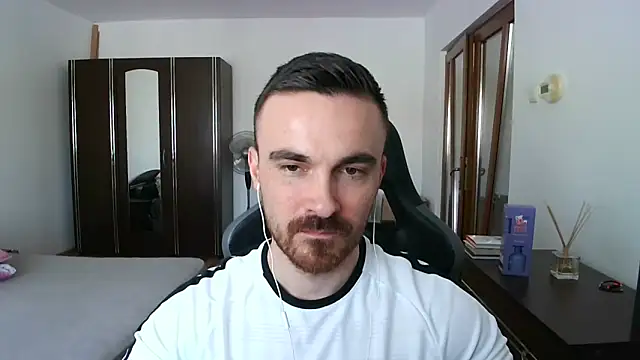 Snapshot of mu5clemania2 chatting on 03-25-26, 12:00 mu5clemania2 online show from 03-25-26, 12:00