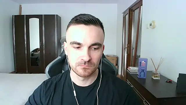 Snapshot of mu5clemania2 chatting on 04-01-26, 12:50 mu5clemania2 online show from 04-01-26, 12:50