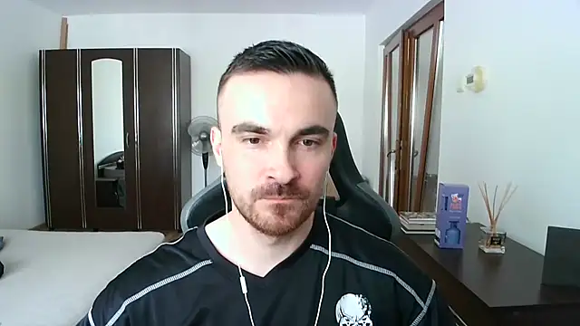 Snapshot of mu5clemania2 chatting on 04-07-26, 12:05 mu5clemania2 online show from 04-07-26, 12:05