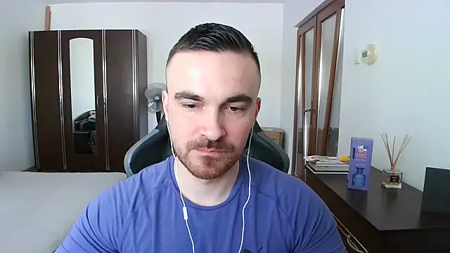 Snapshot of mu5clemania2 chatting on 04-15-26, 09:16 mu5clemania2 online show from 04-15-26, 09:16