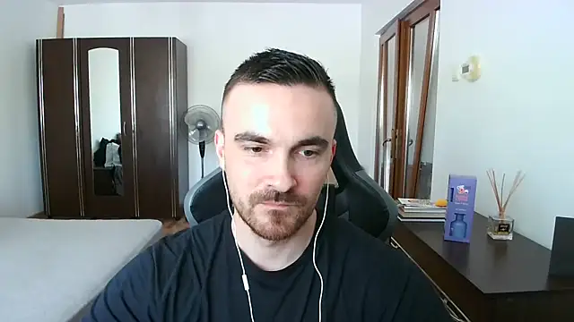 Snapshot of mu5clemania2 chatting on 04-16-26, 12:39 mu5clemania2 online show from 04-16-26, 12:39